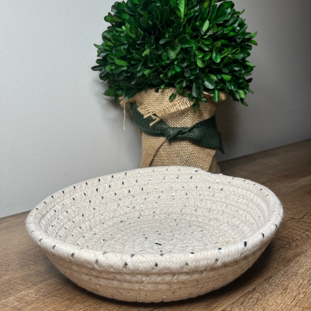 Round Rope Basket - Picture 10 of 12